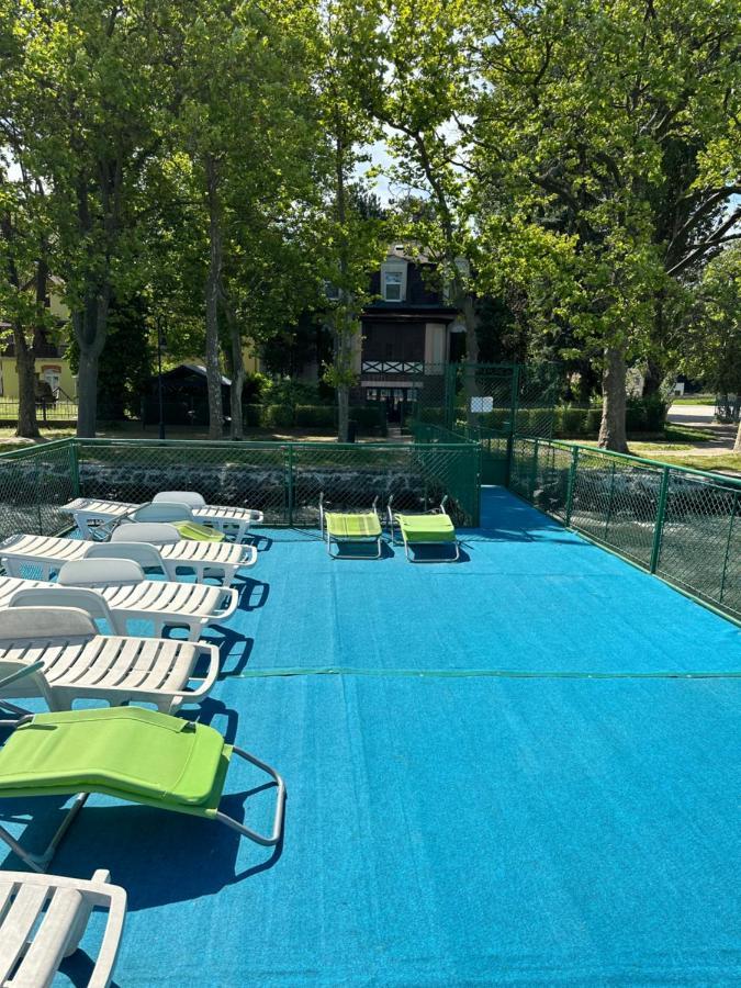 Party Villa Holiday Rent Balatonföldvár 外观 照片